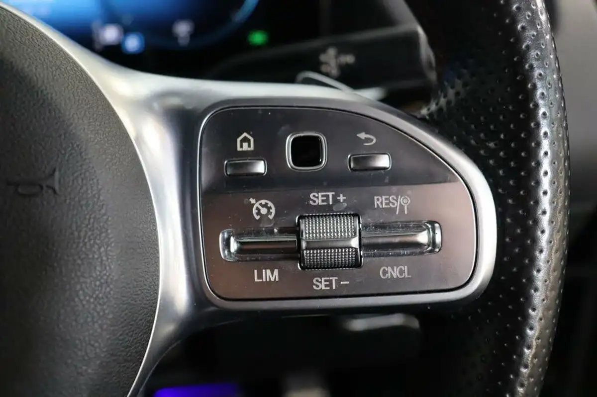 2021-mercedes-benz-eqa-e-eqa-250-amg-line-big-24