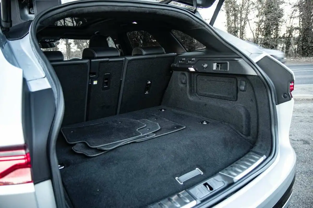 2021-jaguar-f-pace-20-p400e-hse-big-15