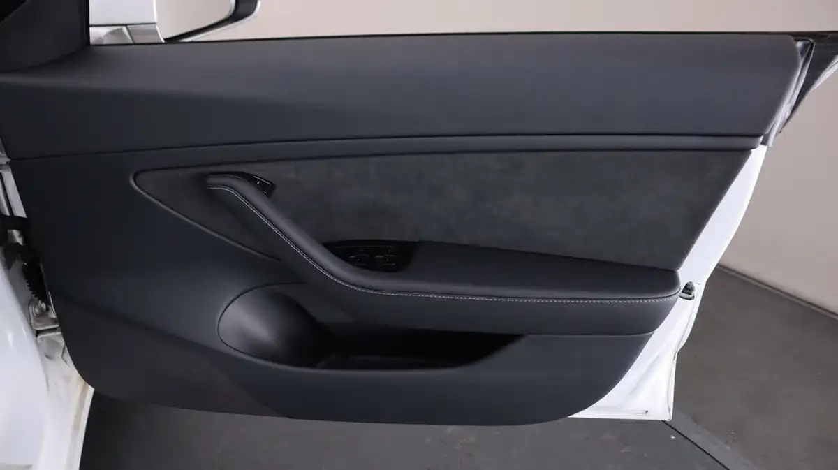 2020-tesla-model-3-e-performance-big-15
