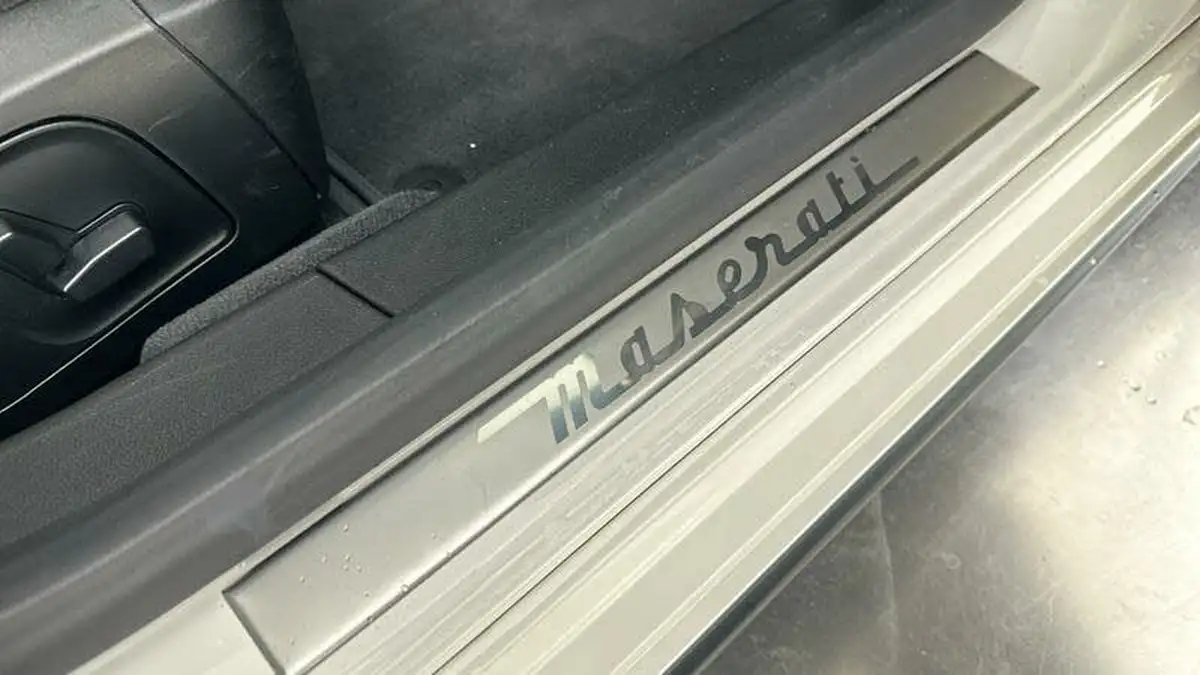 2020-maserati-ghibli-30-big-40