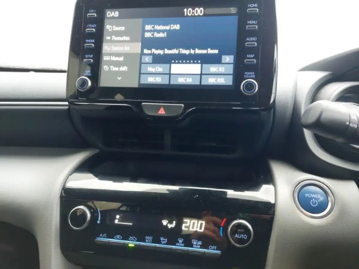 2021-toyota-yaris-cross-15-vvt-i-icon-big-18