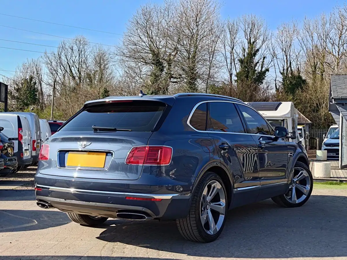 2016-bentley-bentayga-60-w12-big-4