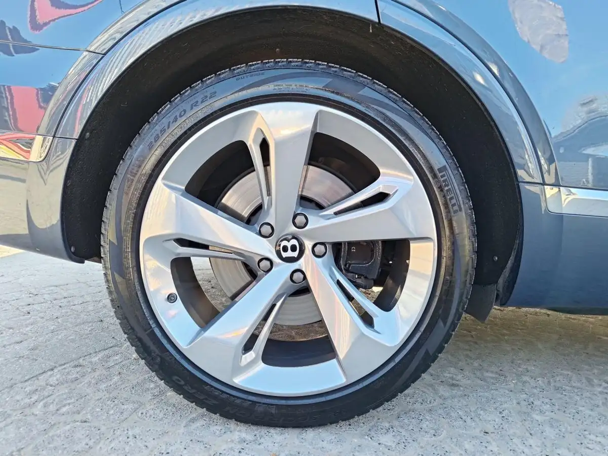 2016-bentley-bentayga-60-w12-big-52