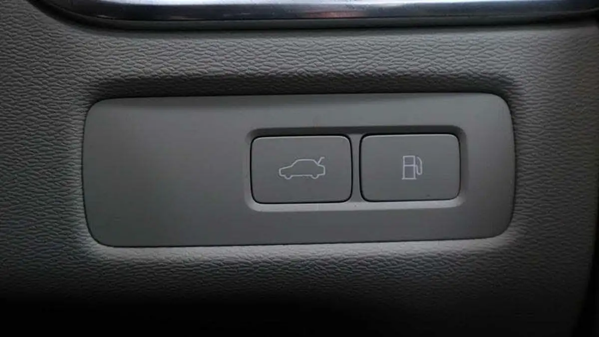 2024-volvo-xc60-20-t6-plus-big-28