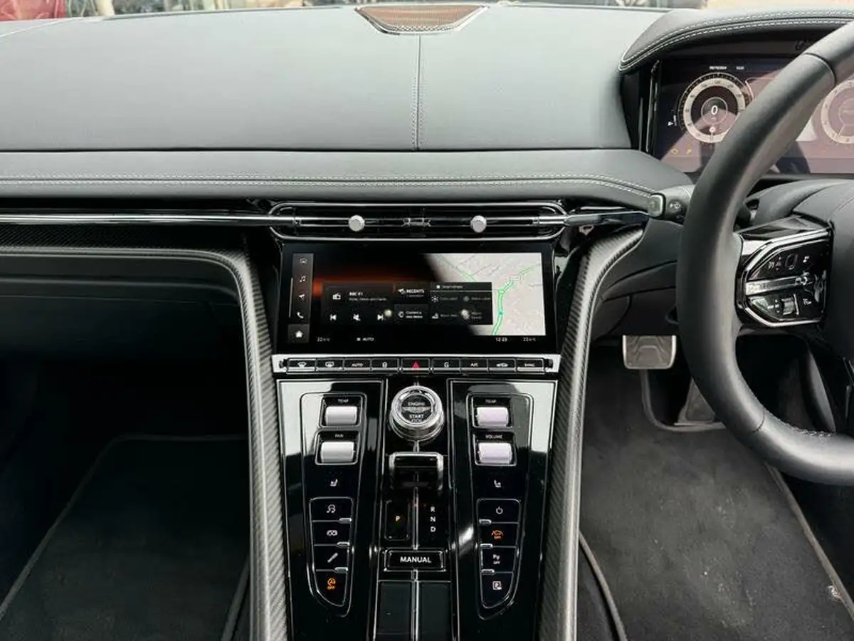 2024-aston-martin-db12-40-v8-auto-euro-6-ss-2dr-big-9