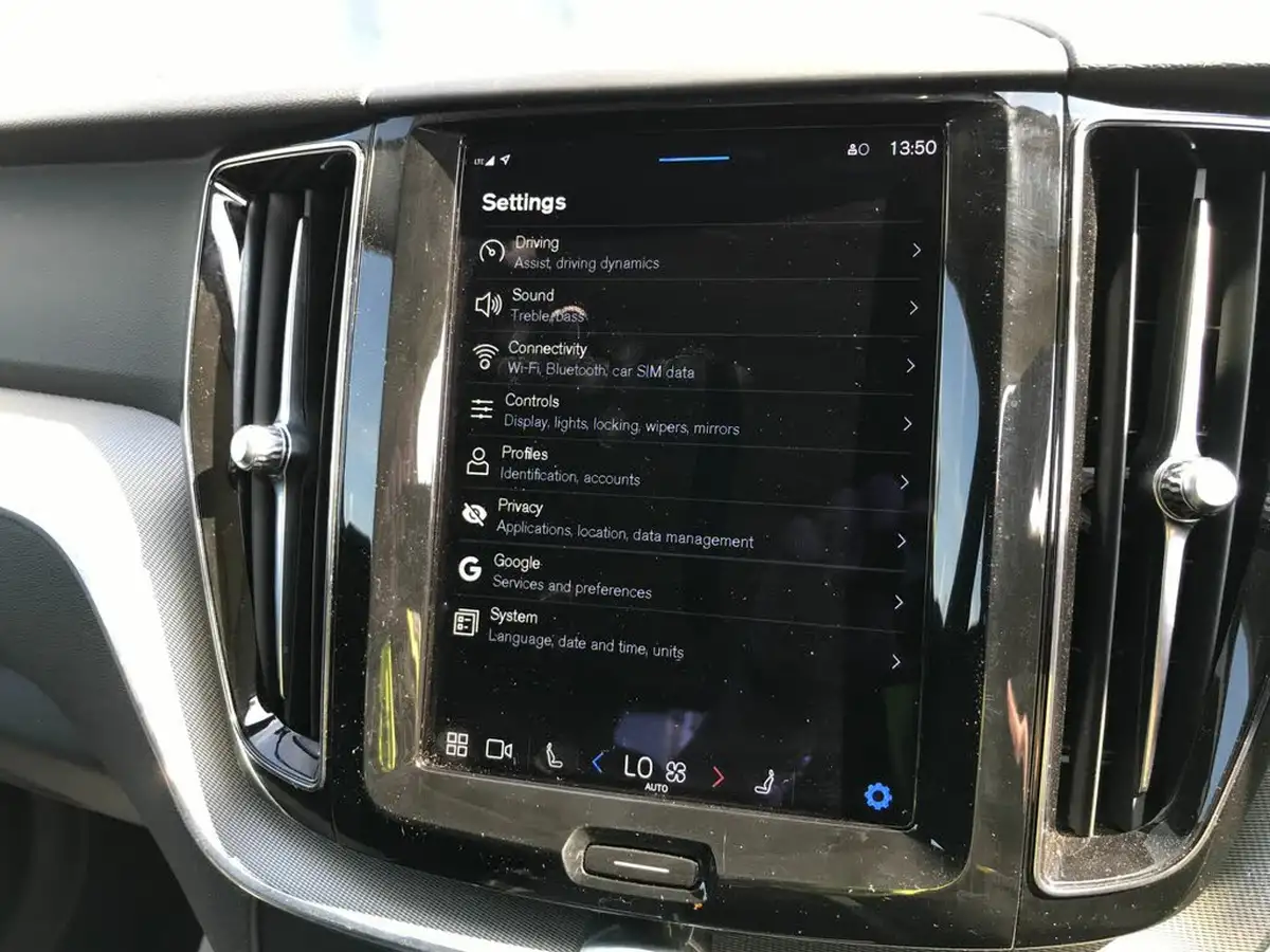 2022-volvo-xc60-20-b5-core-big-43