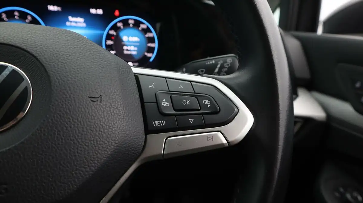 2022-volkswagen-golf-15-tsi-life-130ps-hatchback-big-25
