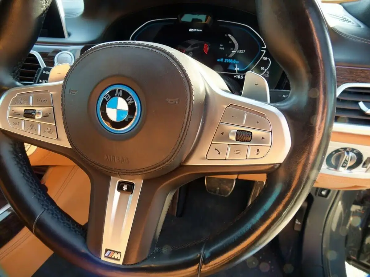 2021-bmw-7-series-30-745e-m-sport-big-36