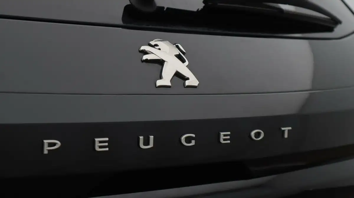 2023-peugeot-208-12-puretech-gt-100ps-eat8-big-22
