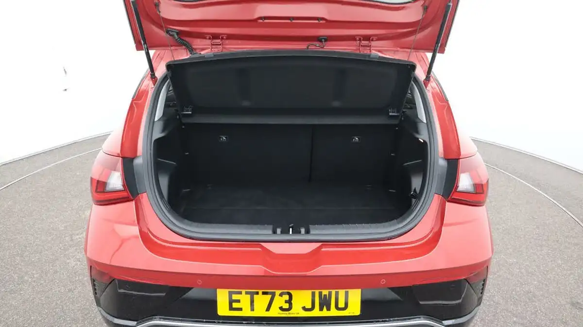 2024-hyundai-i20-10-t-gdi-premium-two-tone-roof-big-17