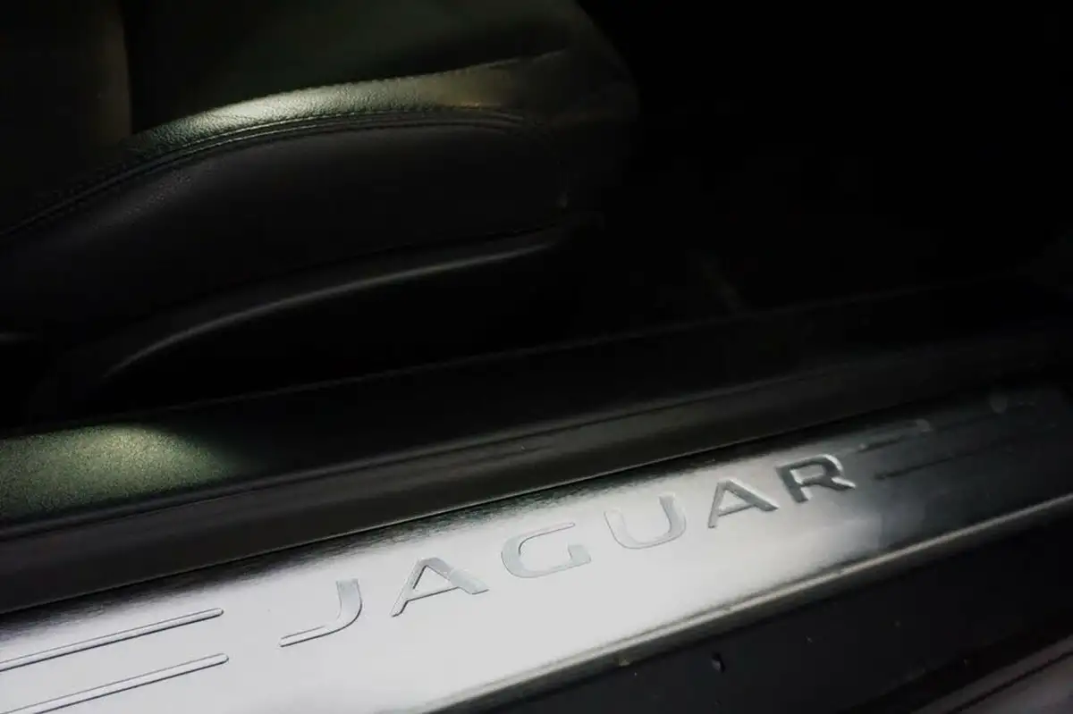 2017-jaguar-f-type-30-v6-sc-coupe-auto-big-16