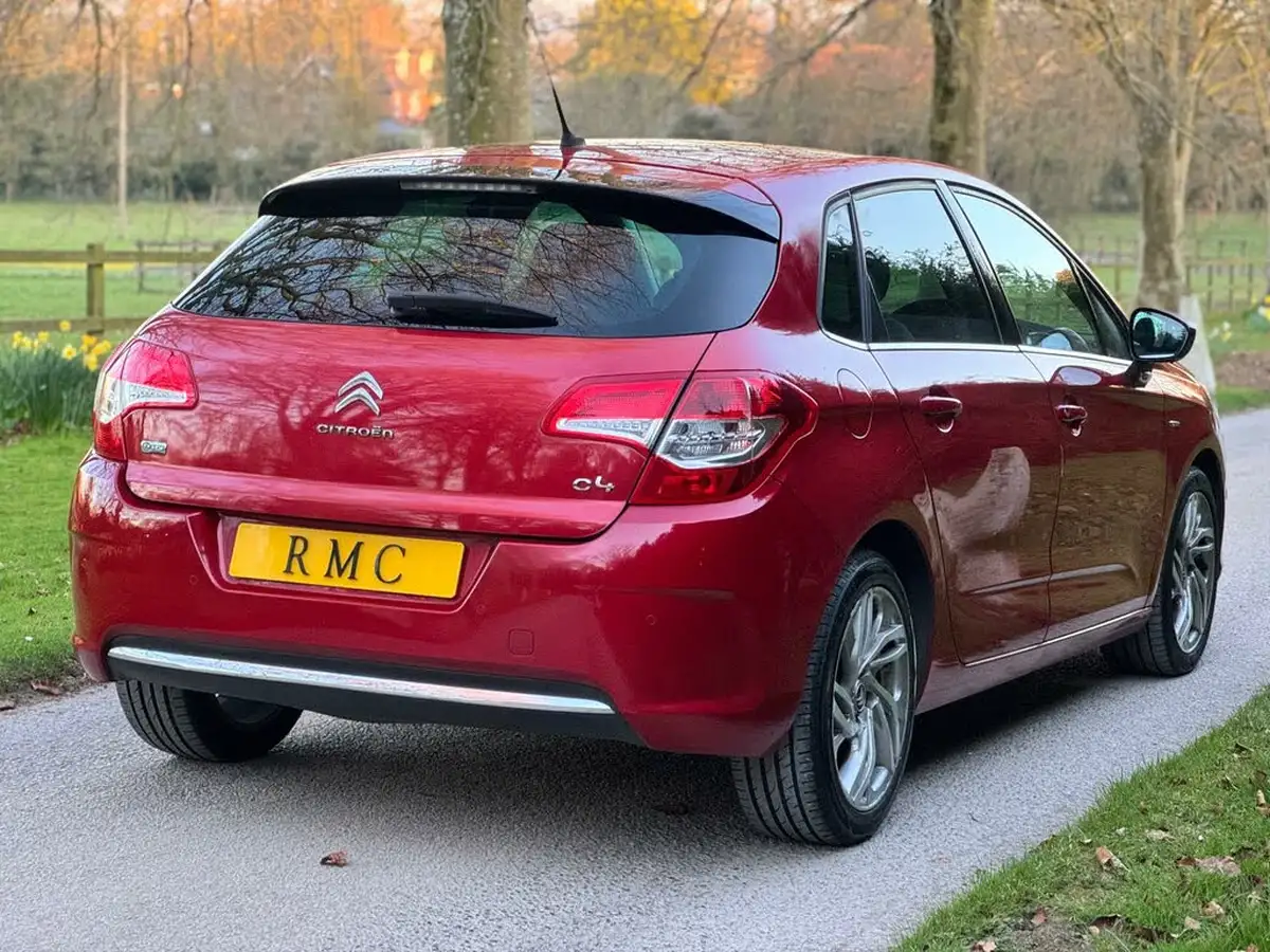 2013-citroen-c4-16e-hdi-exclusive-egs6-big-13