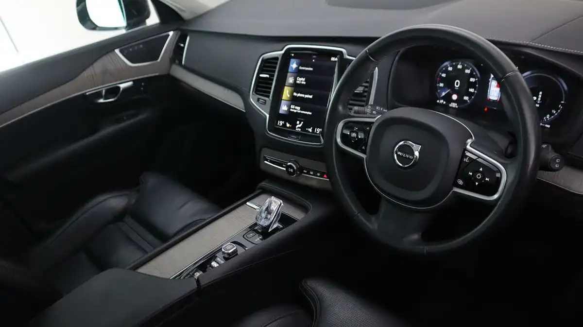 2021-volvo-xc90-20-t8-inscription-390bhp-big-9