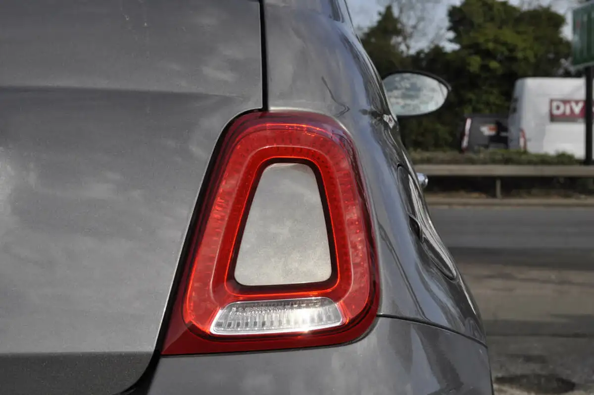 2018-fiat-500-12-lounge-big-21
