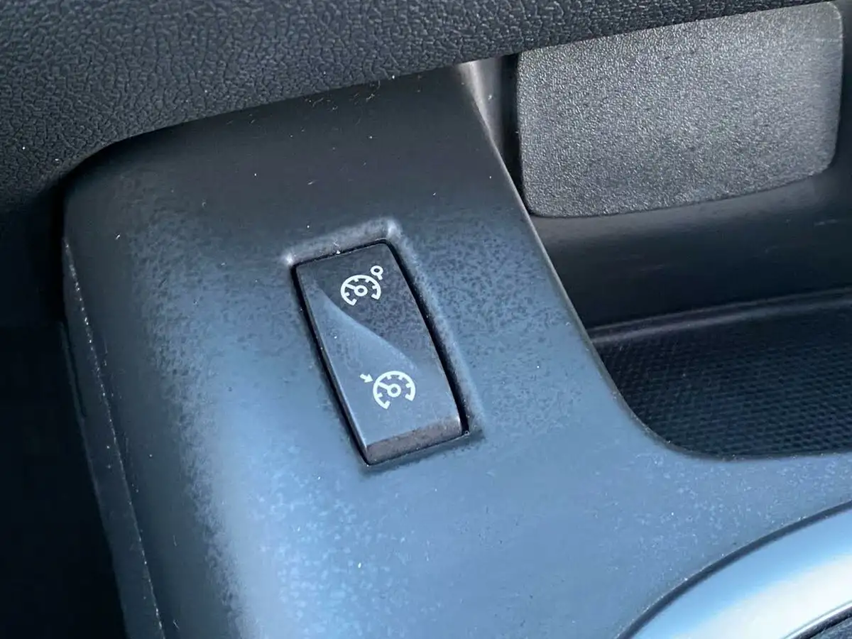2014-renault-grand-scenic-15td-dynamique-tom-tom-edc-auto-big-56