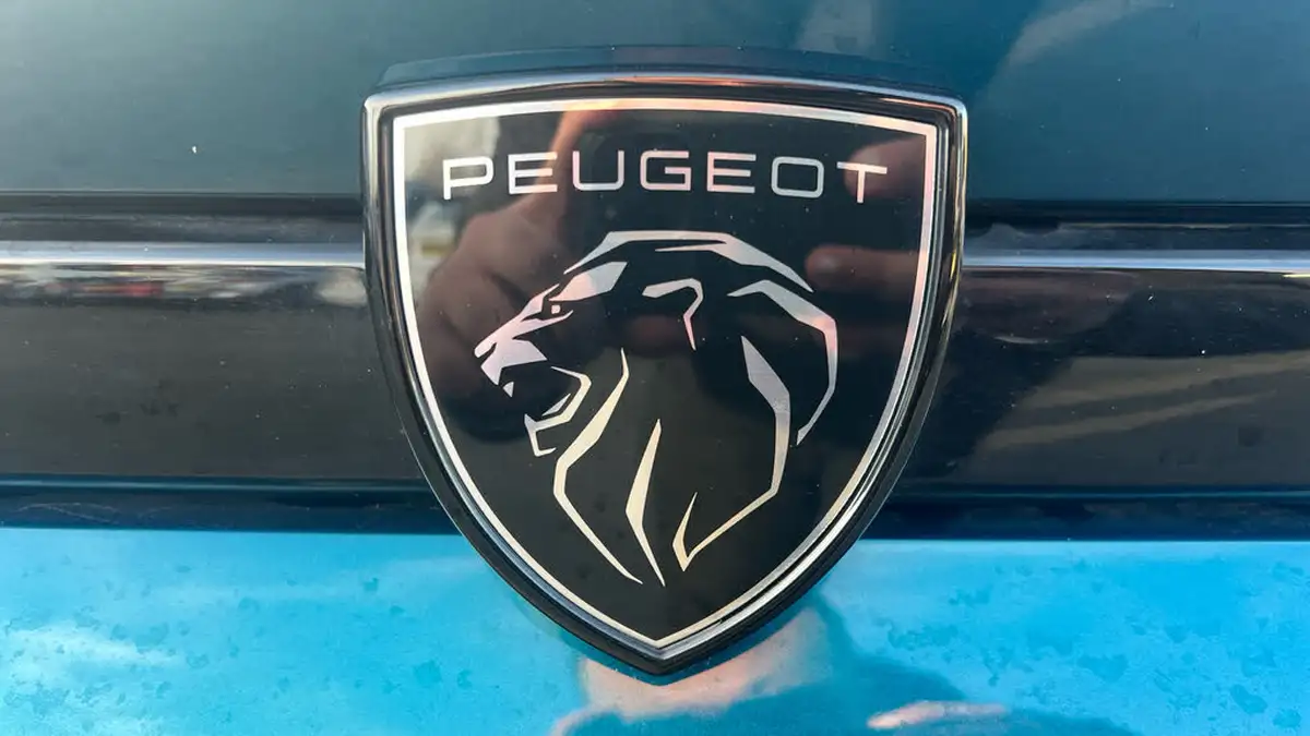 2023-peugeot-408-12-puretech-gt-130ps-ss-eat8-big-25