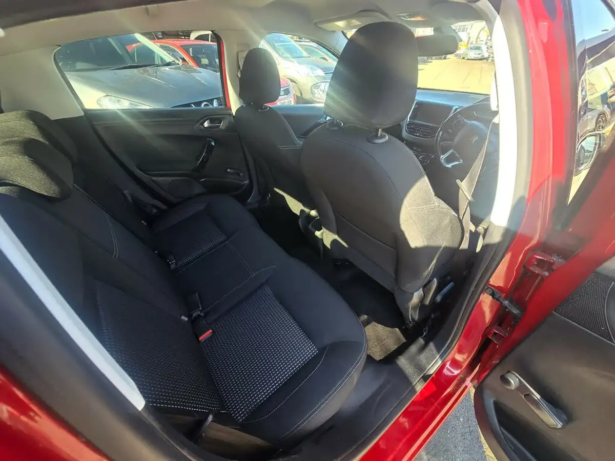 2015-peugeot-208-12-puretech-allure-110bhp-ss-5d-eat6-big-33