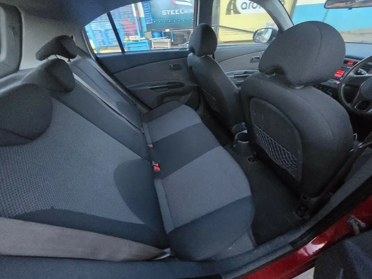 2010-kia-rio-14-strike-auto-big-10