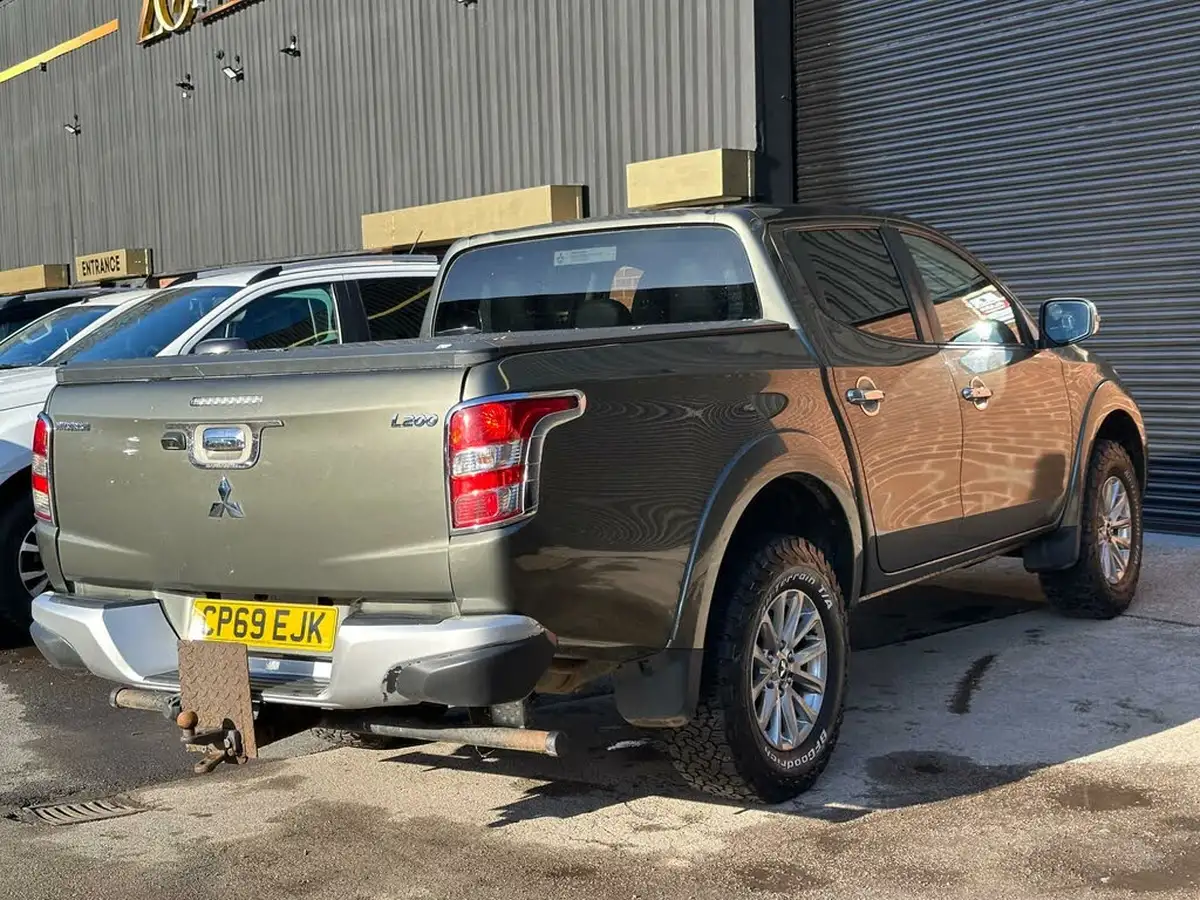 2019-mitsubishi-l200-24di-d-barbarian-eu6-big-39