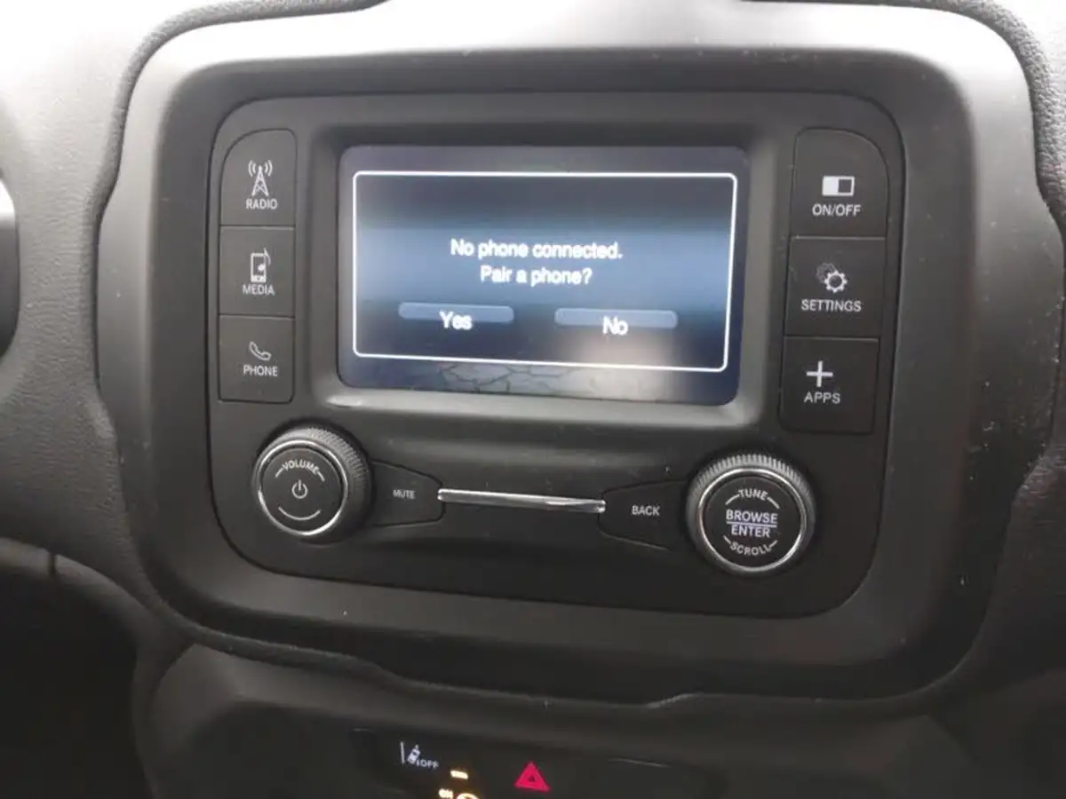 2019-jeep-renegade-10-gse-sport-big-15