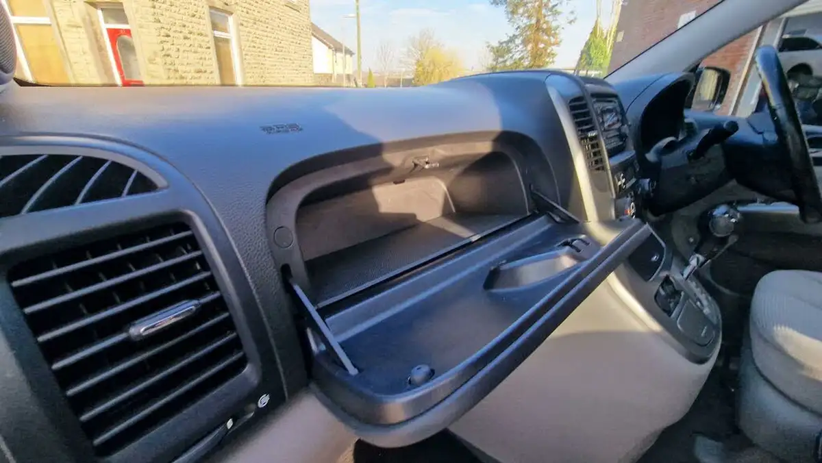 2008-kia-sedona-29td-ls-auto-band-f-big-8