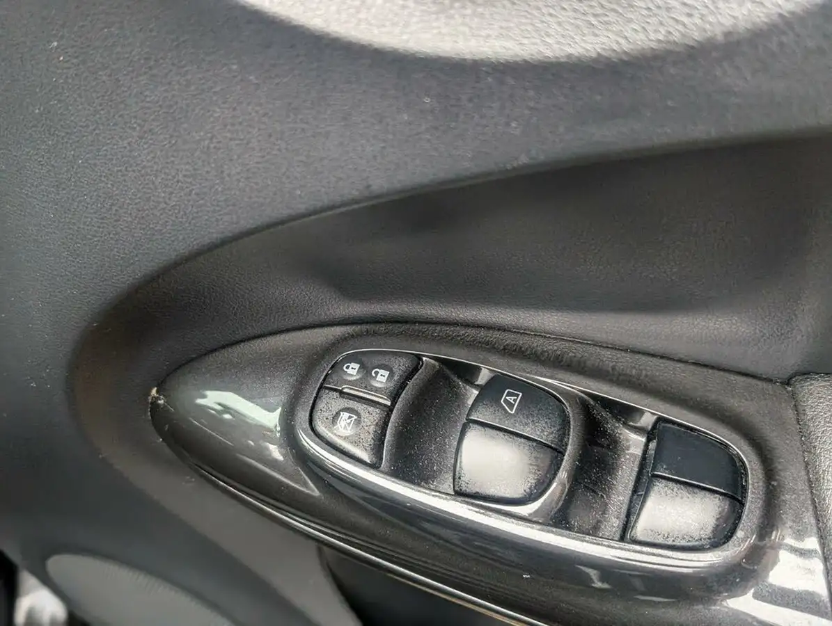 2015-nissan-juke-16-tekna-117ps-1598cc-xtronic-cvt-big-44