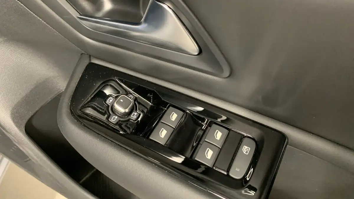2023-citroen-c5-x-16-puretech-shine-225ps-plug-in-hybrid-e-eat8-big-21