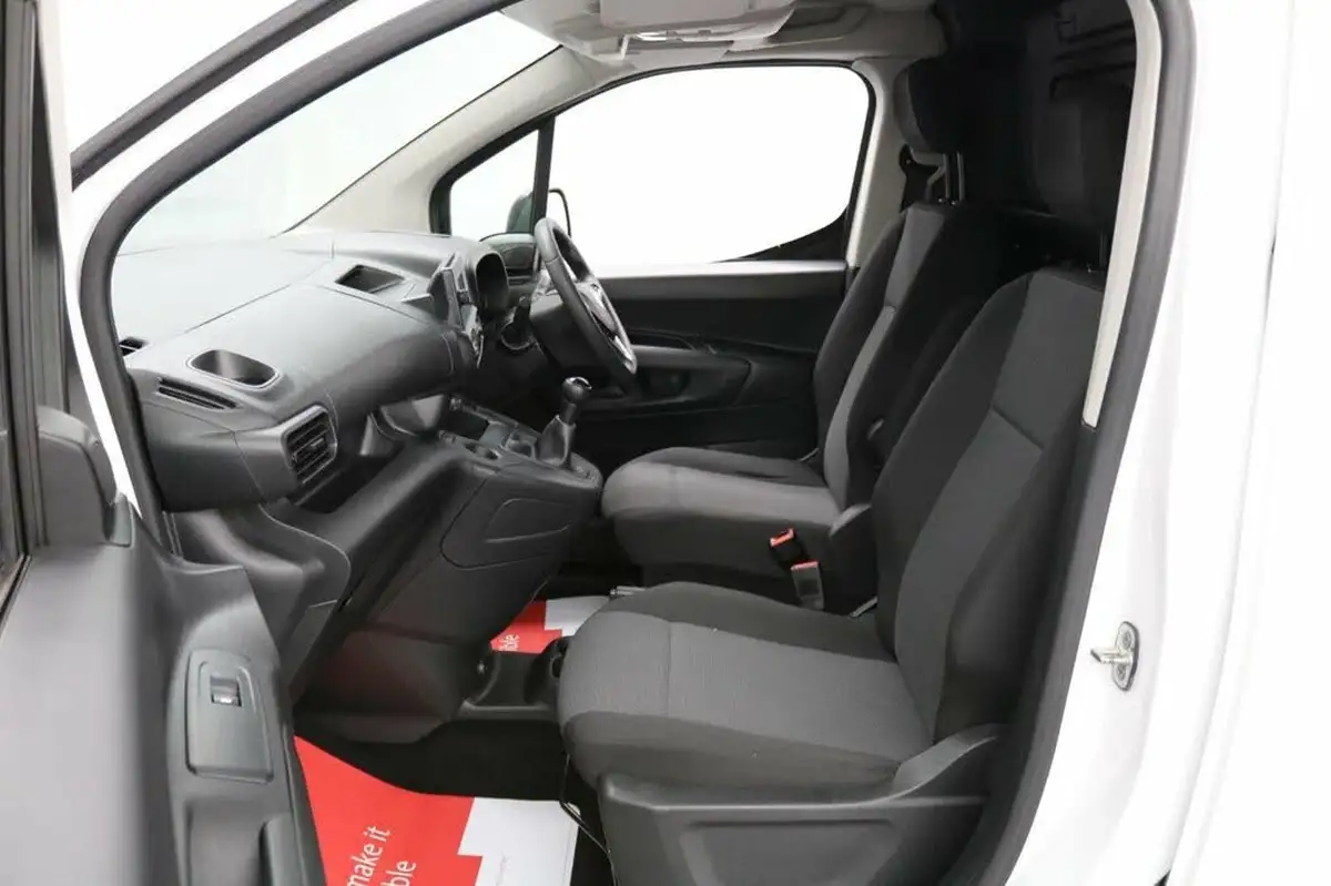 2021-vauxhall-combo-15cdti-dynamic-2300-100pseu6dt-l2h1-panel-big-22