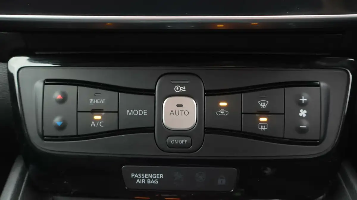 2021-nissan-leaf-e-tekna-big-12
