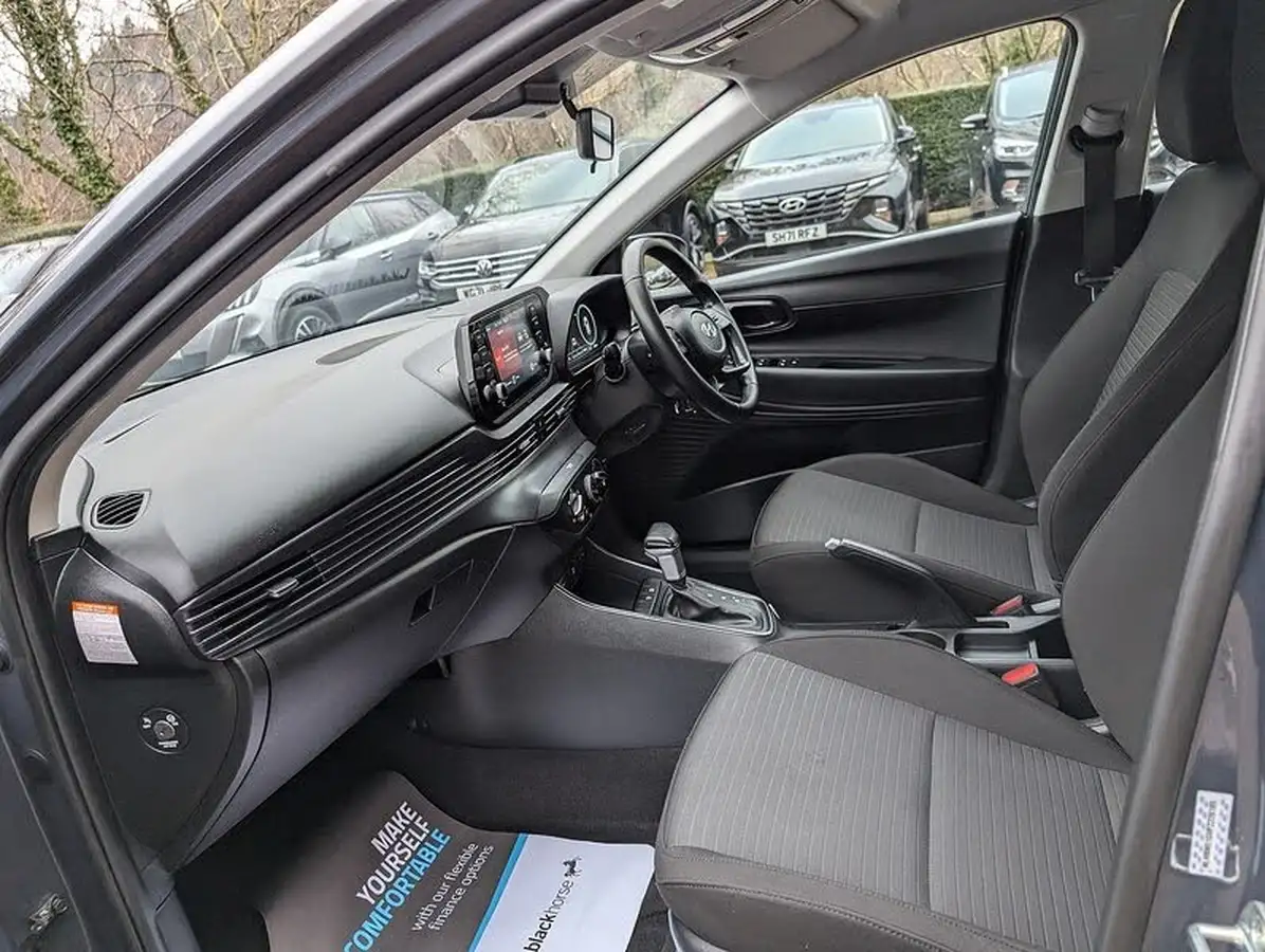2022-hyundai-i20-10-t-gdi-se-connect-dct-big-17