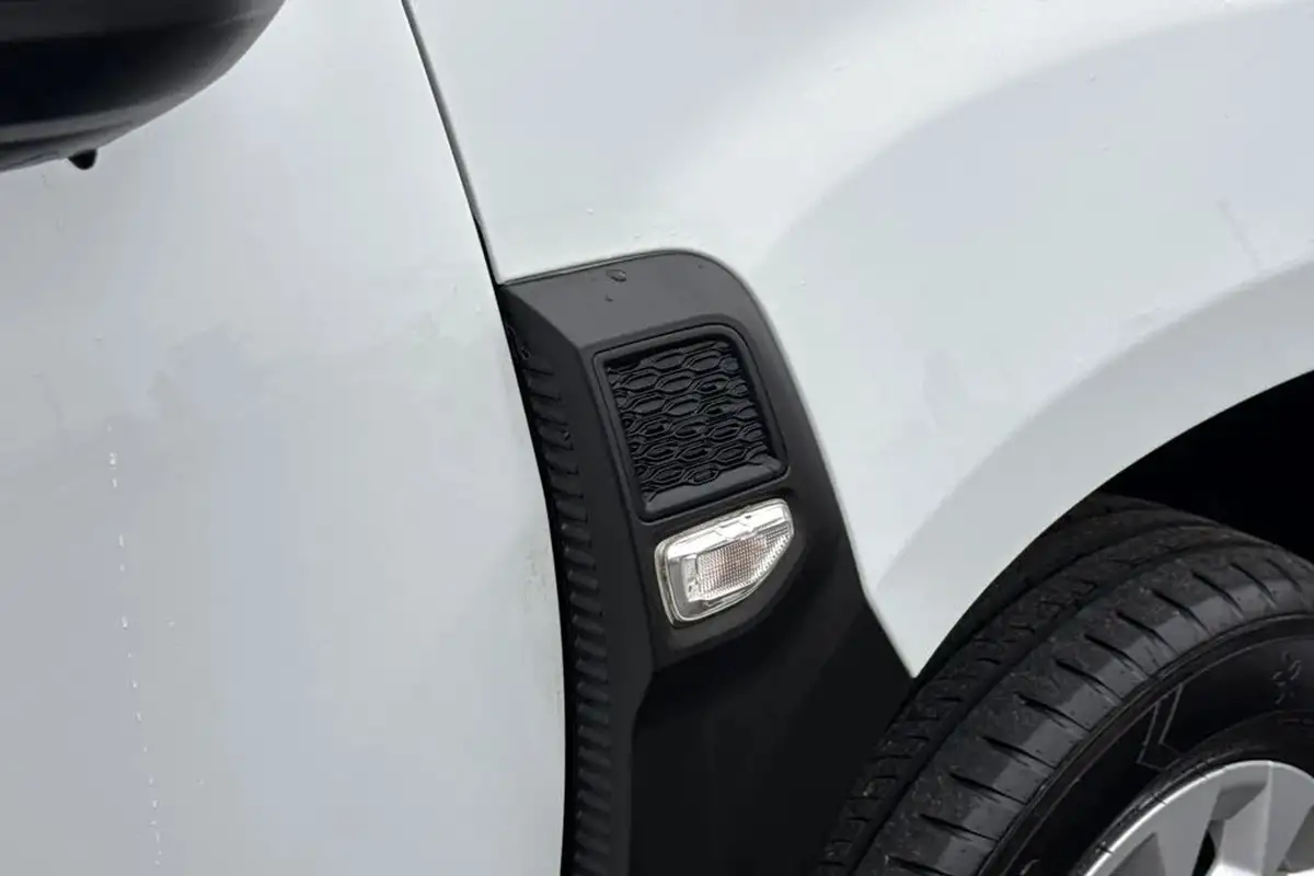 2022-dacia-duster-10-tce-comfort-90hpeu6d-4x2-window-van-big-27