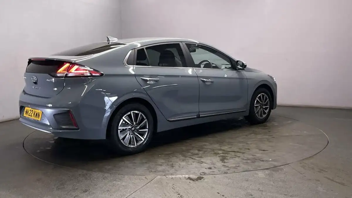 2022-hyundai-ioniq-e-premium-se-electric-big-7