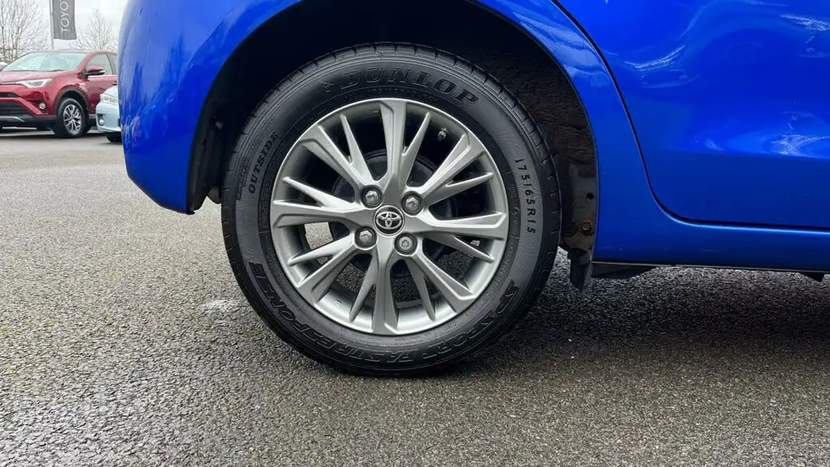 2017-toyota-yaris-15-vvt-i-icon-tech-111bhp-1497cc-big-25