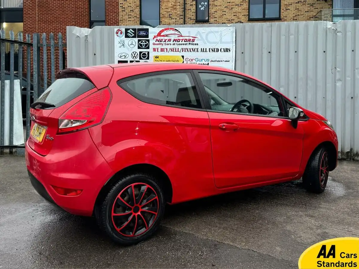2011-ford-fiesta-125-edge-60ps-3d-big-7