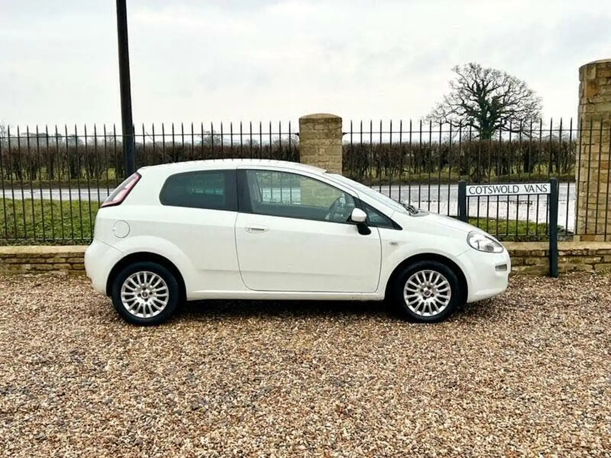 2013-fiat-punto-big-20