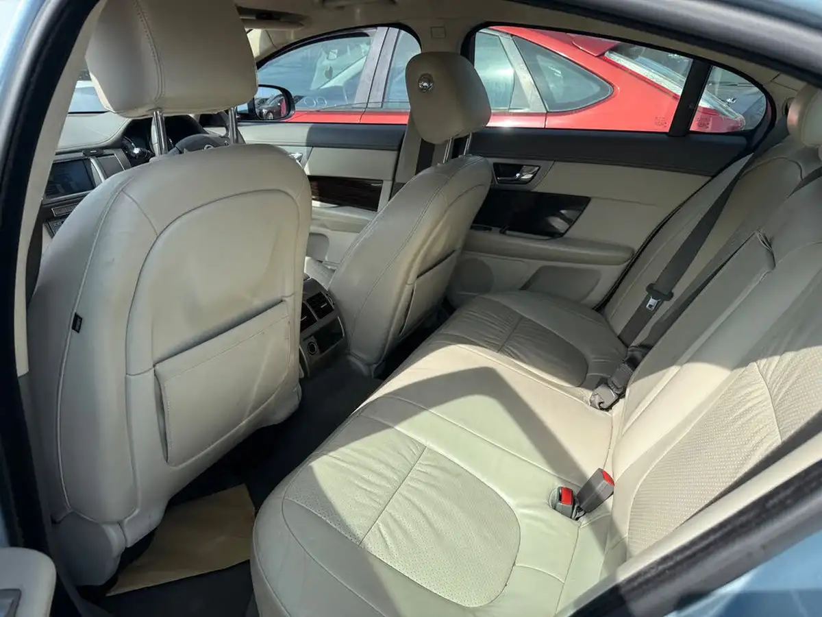 2011-jaguar-xf-30td-portfolio-237bhp-big-9