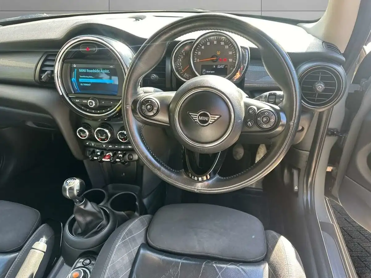 2019-mini-cooper-15-cooper-classic-hatchback-3d-big-5