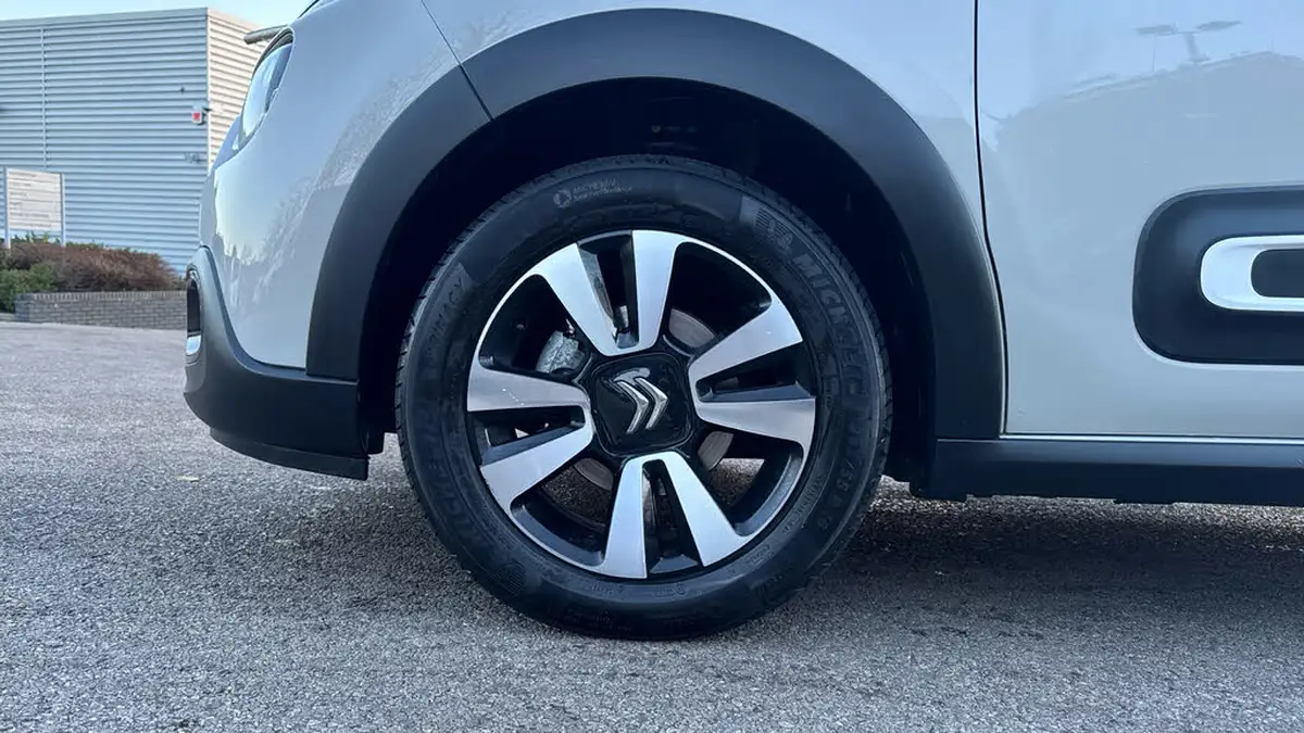 2024-citroen-c3-12-puretech-plus-110ps-eat6-big-13