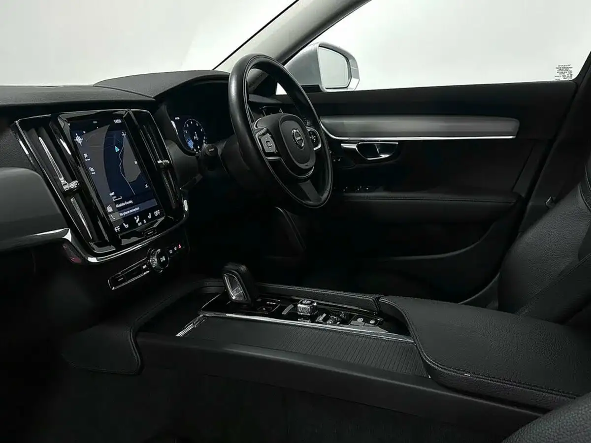2021-volvo-v90-20-b4-momentum-big-28