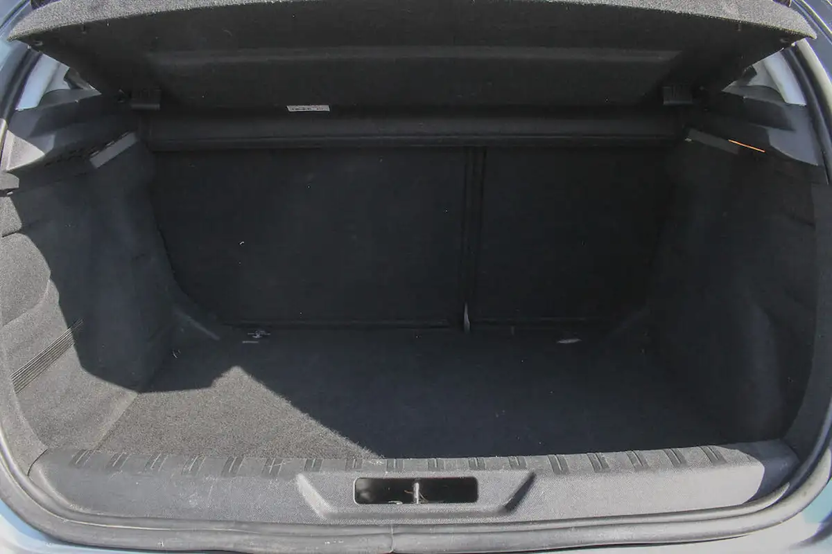 2016-peugeot-308-12-puretech-active-130bhp-eat6-big-10
