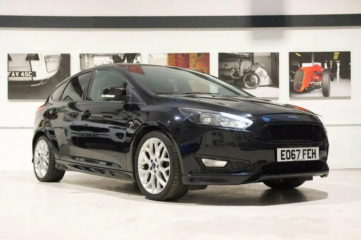 2017-ford-focus-10t-st-line-125ps-hatchback-big-0