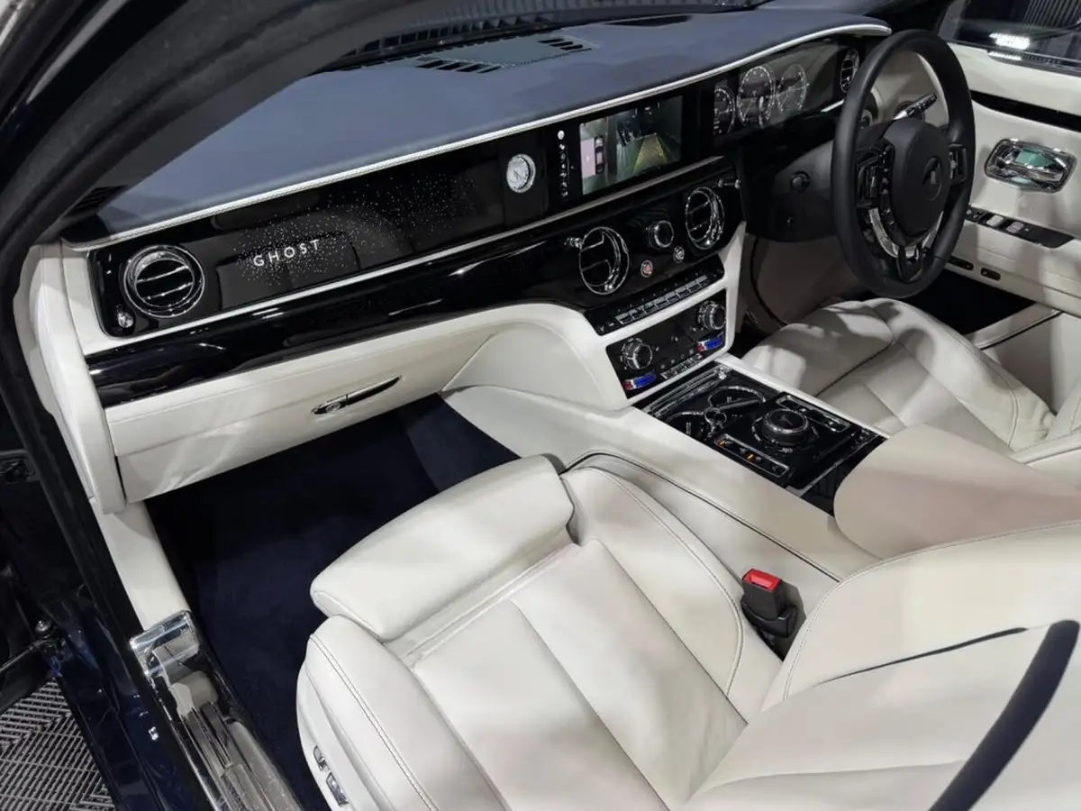 2024-rolls-royce-ghost-675-big-14
