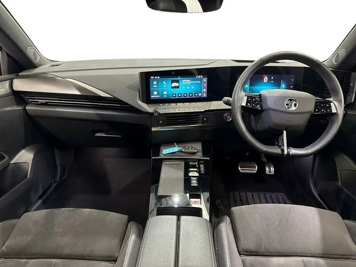 2023-vauxhall-astra-15-turbo-d-ultimate-hatchback-big-11