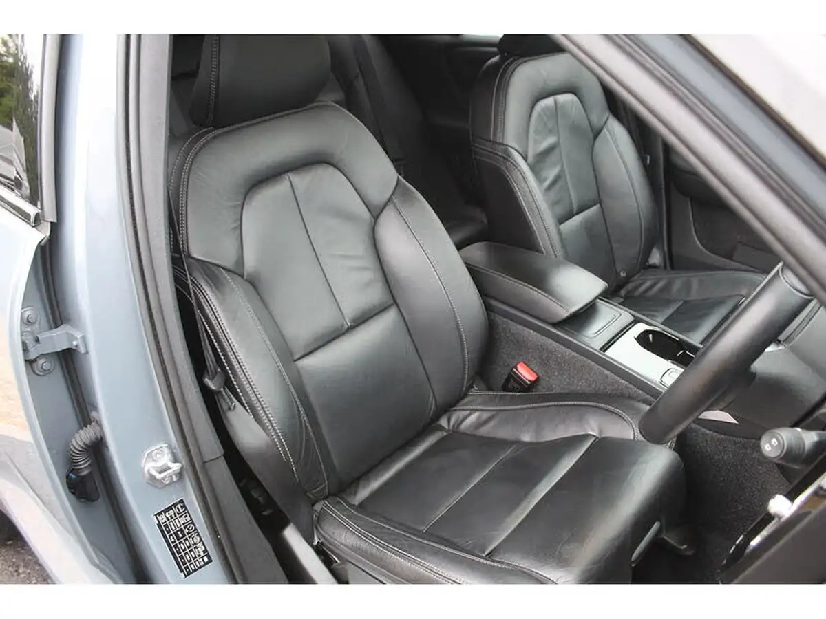 2021-volvo-xc40-e-twin-recharge-big-11