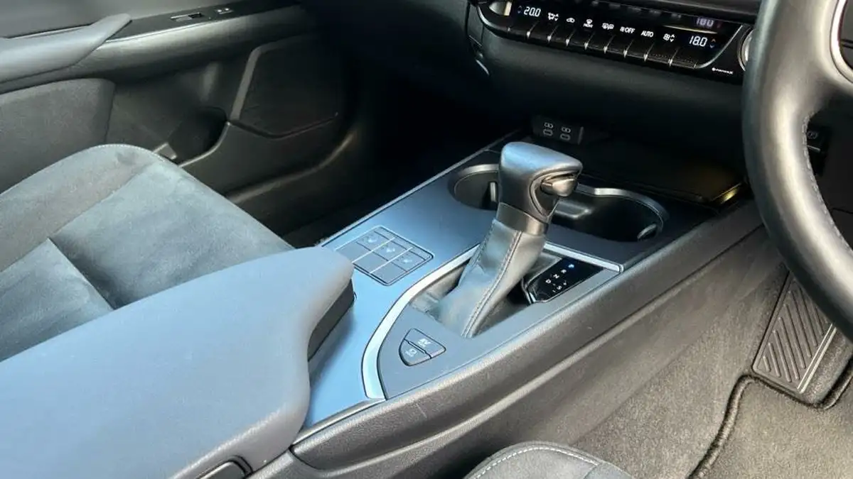 2022-lexus-ux-250h-20-ux-184bhp-premium-plus-pack-big-9
