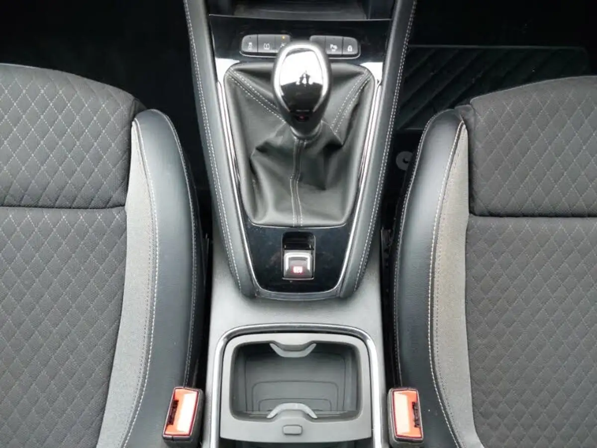 2019-vauxhall-grandland-x-12-sport-nav-big-15