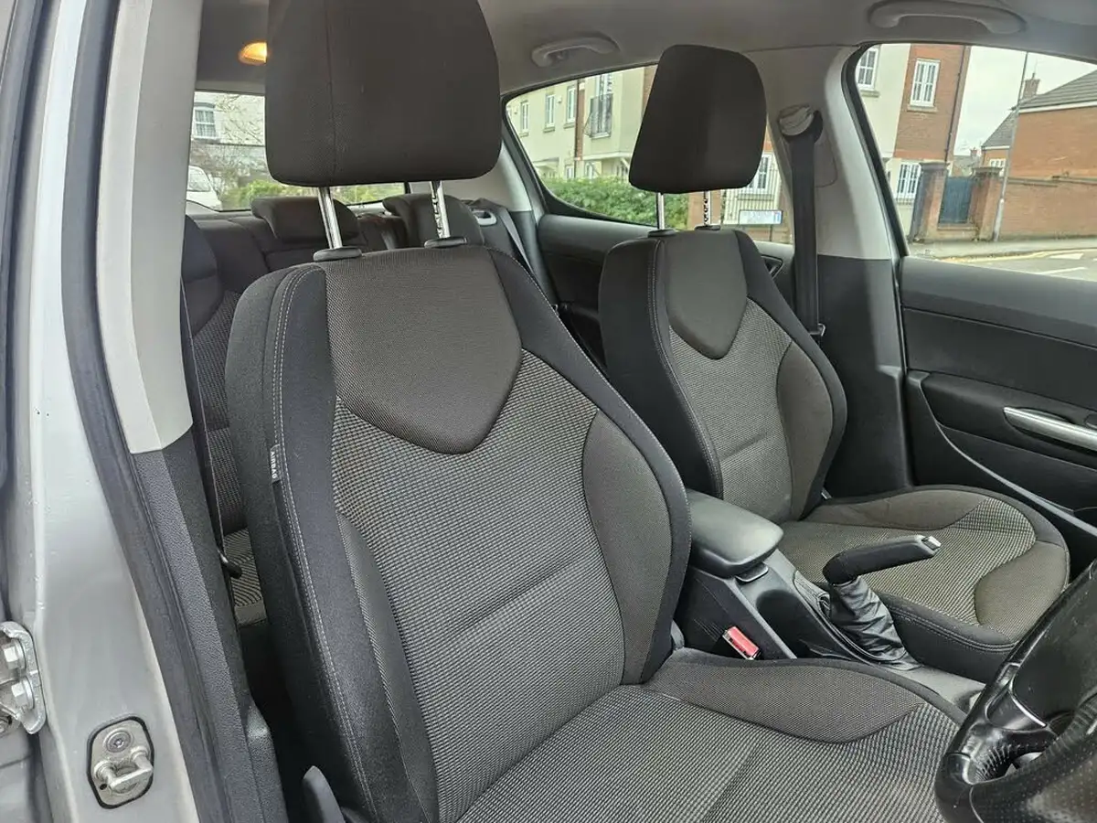 2013-peugeot-308-16hdi-active-fap-nav-big-9