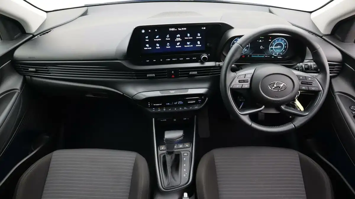 2023-hyundai-i20-10-t-gdi-premium-dct-big-13