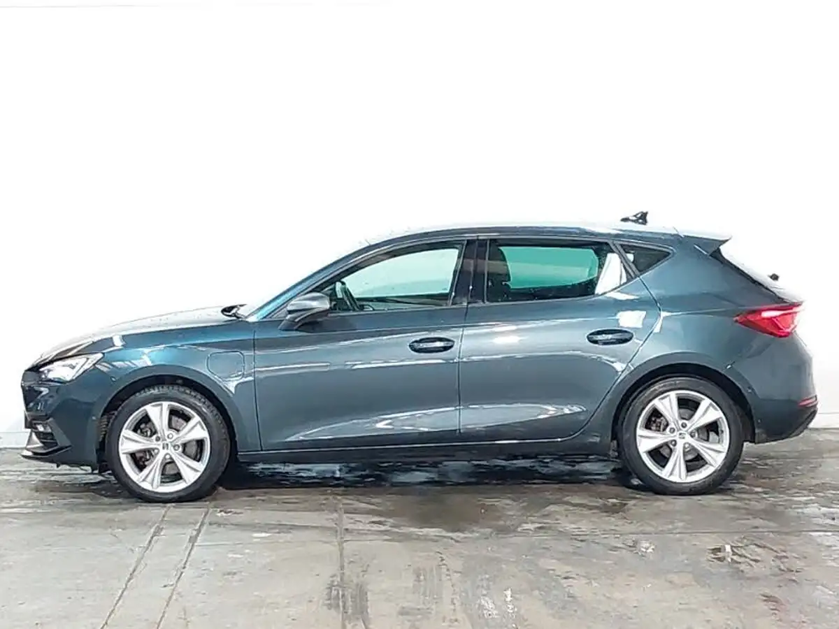 2021-seat-leon-14-e-hybrid-fr-hatchback-big-3