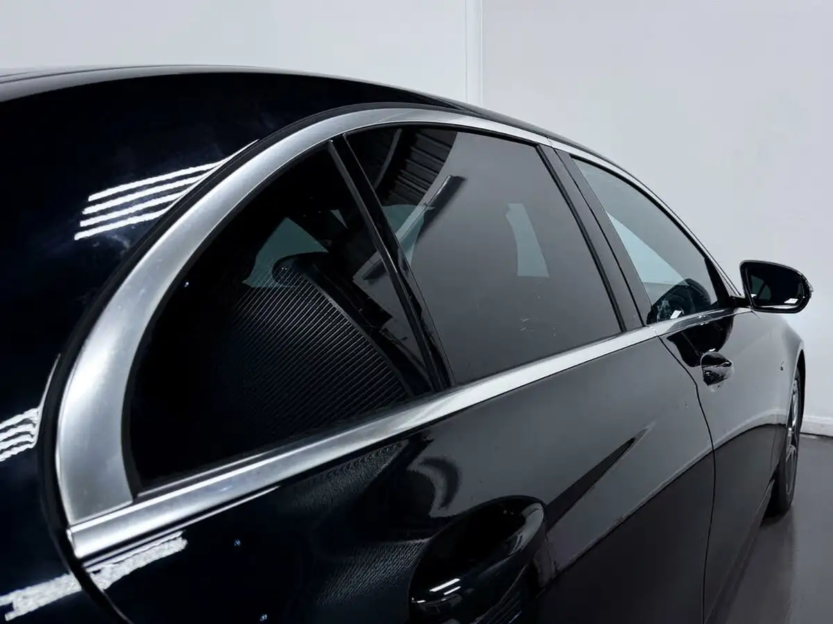 2020-mercedes-benz-e-class-20d-e300de-amg-line-eq-power-saloon-4d-big-11